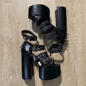 Lamoda REVIN' ANKLE STRAP EXTREME PLATFORM SANDALS